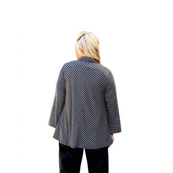 NEW ON THE PLUS SIDE long sleeve gemma shirt jacket - plus size in gray - Picture 2 of 2